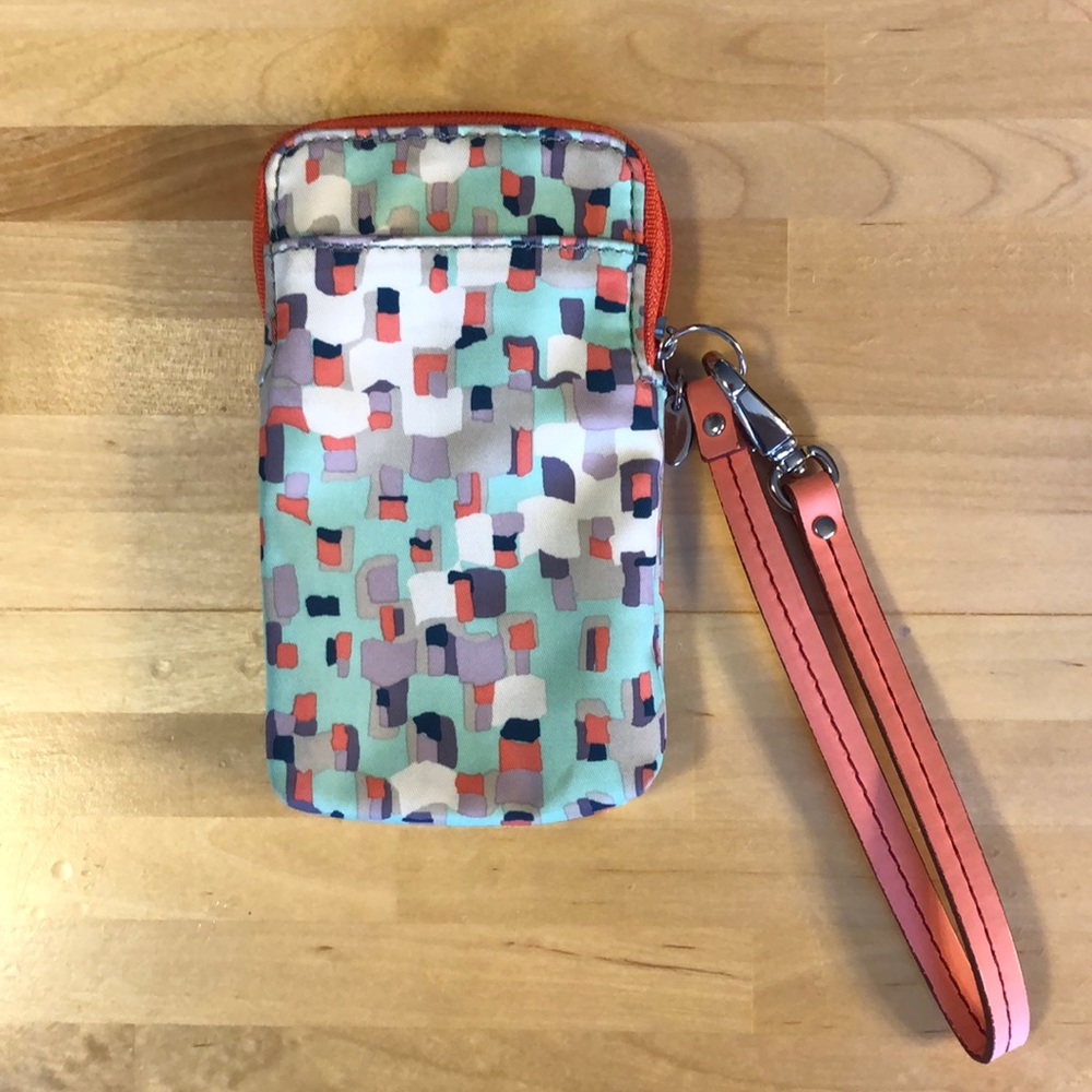 Fossil wristlet